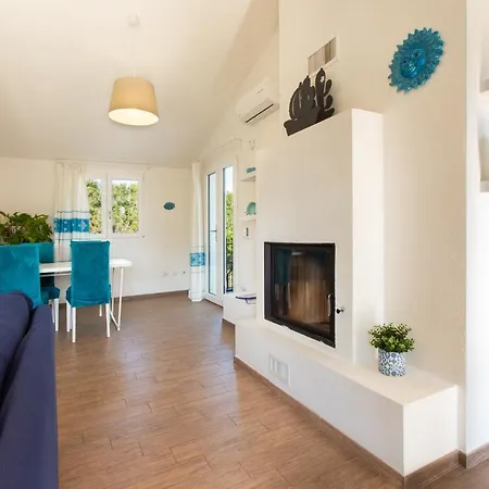 Sardinia Hostay House With Garden Sant'isidoro شقة *